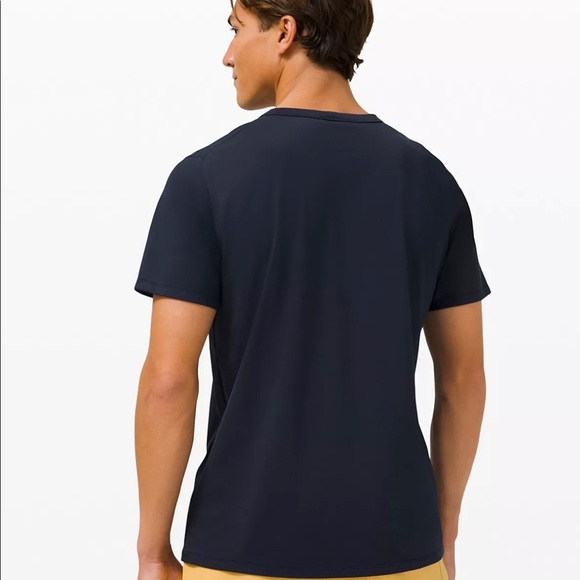 Lululemon The Fundamental T - Picture 3 of 7